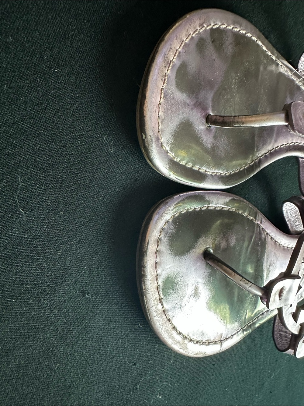 Tory Burch Iridescent Purple Miller Logo Thong Sandals eggplant patent leather - Picture 5 of 13